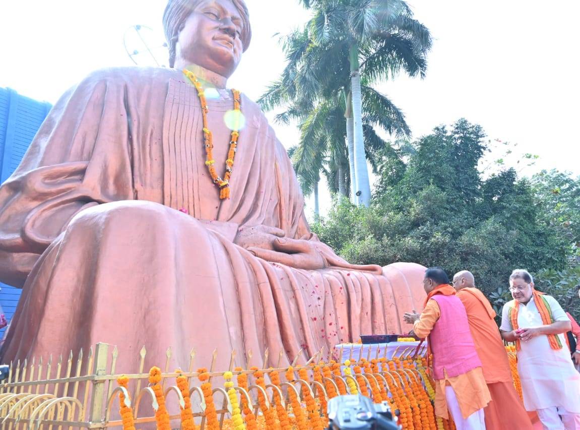 मुख्यमंत्री विष्णु देव साय विवेकानंद सरोवर उद्यान में आयोजित राष्ट्रीय युवा महोत्सव में शामिल हुए