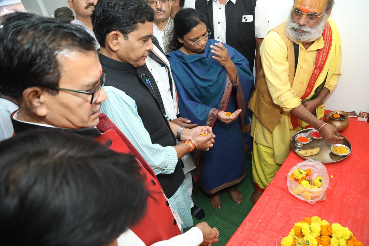 राजस्व मंत्री टंकराम वर्मा कांकेर जिले के संक्षिप्त प्रवास पर रहे