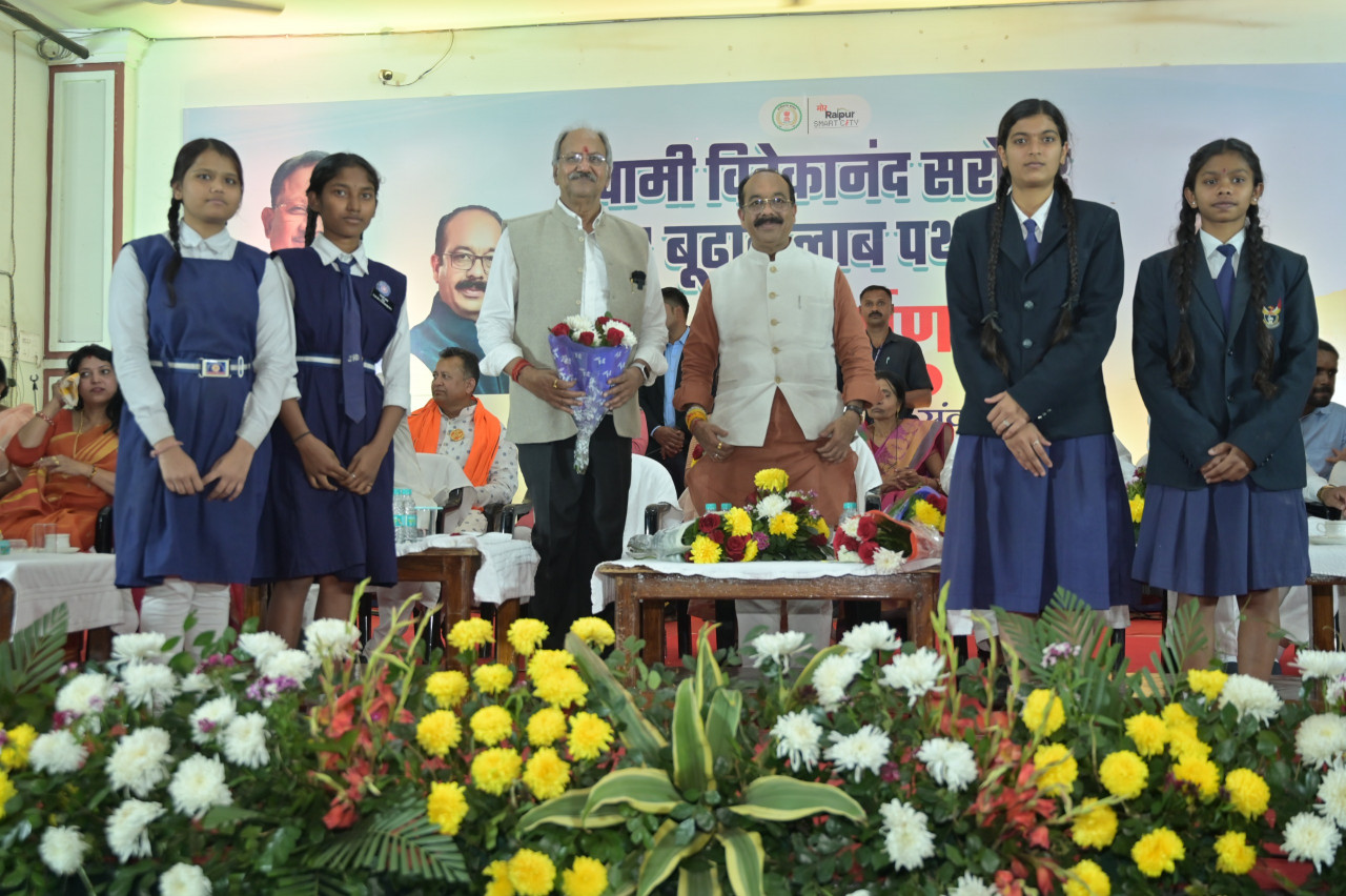 उप मुख्यमंत्री अरुण साव और संस्कृति मंत्री बृजमोहन अग्रवाल ने ‘स्वामी विवेकानंद सरोवर-बूढ़ातालाब पथ’ का किया लोकार्पण