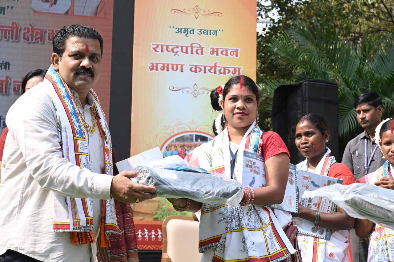 उपमुख्यमंत्री विजय शर्मा ने स्व सहायता समूह की दीदियों का स्वागत कर दिल्ली किया रवाना