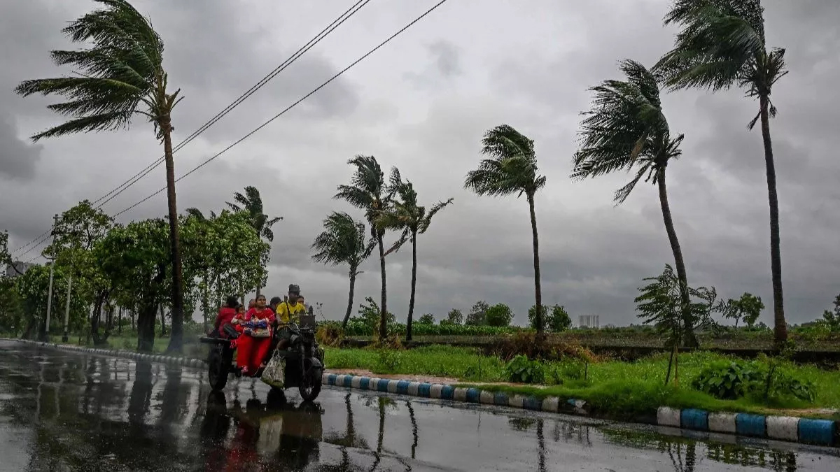 तूफानी हवाओं के साथ मूसलाधार बारिश, चक्रवात ‘रेमल’ खतरनाक तूफान में तब्दील, ममता ने की ये अपील, शाह ने दी जानकारी