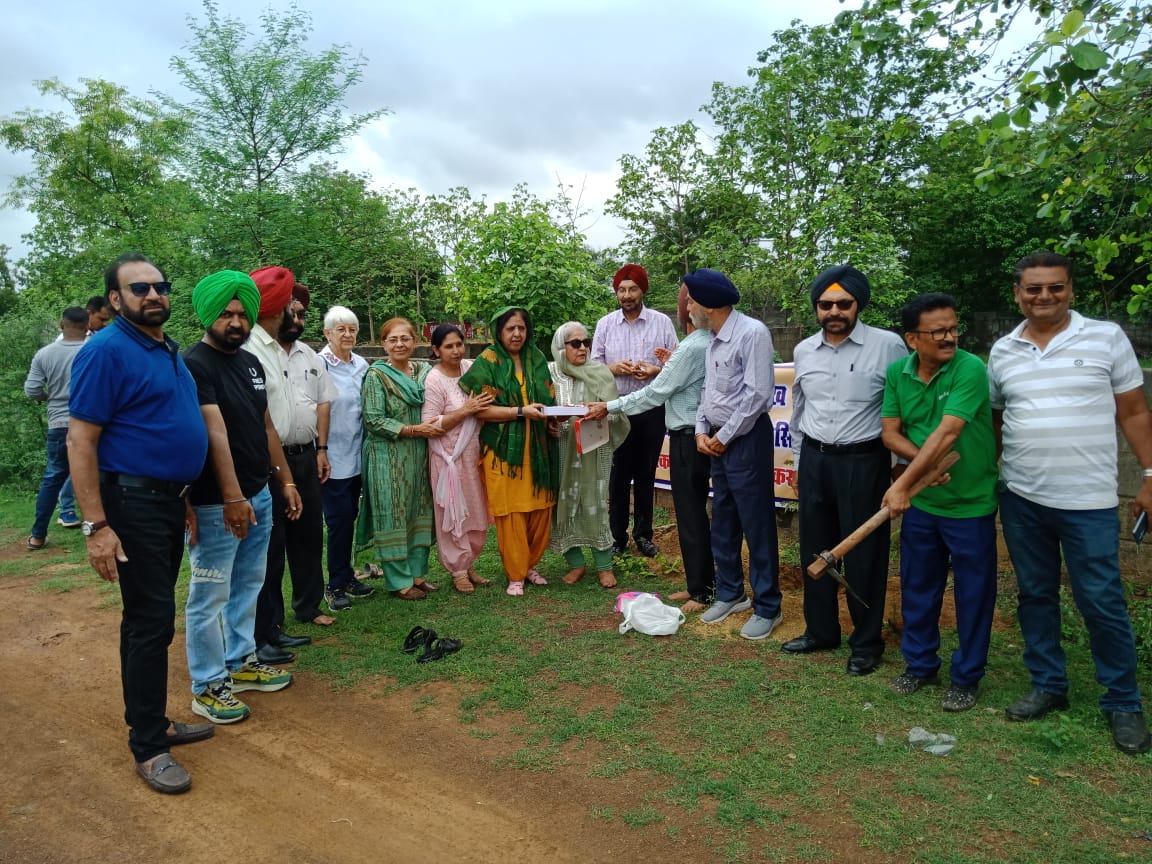 छत्तीसगढ़ सिक्ख ऑफिसर्स वेलफेयर एसोसियेशन ने ग्रीन आर्मी के साथ हरियाली लाने पौधरोपण