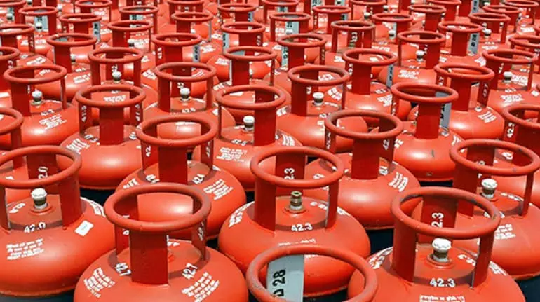 LPG सिलेंडर के दाम में 50 रुपये की हुई बढ़ोतरी