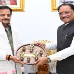 मुख्यमंत्री से मध्यप्रदेश के उपमुख्यमंत्री राजेंद्र शुक्ला ने की सौजन्य मुलाकात