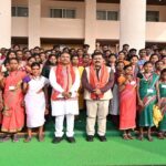 उपमुख्यमंत्री विजय शर्मा ने अबुझमाड़िया युवाओं से किया आत्मीय संवाद