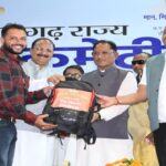 मुख्यमंत्री विष्णु देव साय ने हज यात्रियों को वितरित किया फर्स्ट एड किट