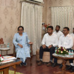 राज्यपाल  डेका से प्रशिक्षणरत नायब तहसीलदारों ने की सौजन्य भेंट