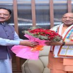 मुख्यमंत्री ने उत्तर प्रदेश के मुख्यमंत्री योगी आदित्यनाथ का किया आत्मीय स्वागत