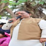 बरगद की छांव में सजी मुख्यमंत्री की चौपाल