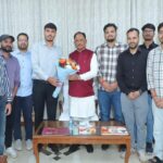 मुख्यमंत्री विष्णुदेव साय ने यूपीएससी प्रारंभिक परीक्षा में सफल ट्राइबल यूथ हॉस्टल के विद्यार्थियों से की मुलाकात