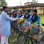 सरस्वती साइकिल प्रदाय योजना के तहत मड़ानार और मर्दापाल में 238 छात्राओं को मिली साइकिलें