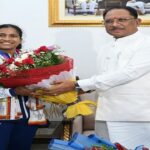 राष्ट्रमंडल खेलों की रजत पदक विजेता ज्ञानेश्वरी यादव का मुख्यमंत्री निवास में भव्य स्वागत