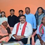 तीन बहनों ने एक साथ पास की नीट परीक्षा, उप मुख्यमंत्री  विजय शर्मा ने घर पहुंचकर दी बधाई