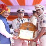 मुख्यमंत्री साय के करकमलों से उत्कृष्ट सेवा के लिए सम्मानित हुए पुलिस एवं नगर सेना के अधिकारी-कर्मचारी