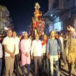 जय माता दी के जयकारों से गूंजा कुरूद: सप्तमी पर निकली 21-21 मीटर की अलौकिक चुनरी यात्रा, आस्था के महासागर में डूबा नगर