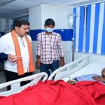 उप मुख्यमंत्री विजय शर्मा ने अस्पताल पहुंचकर जाना सड़क हादसे में घायलों का हाल