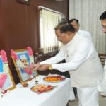मुख्यमंत्री ने महात्मा गांधी और पूर्व प्रधानमंत्री लाल बहादुर शास्त्री की जयंती पर किया नमन